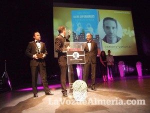 premios-editorial-circulo-rojo-espiritu-gonzalez-fundacion-luis-olivares-entre-superheroes-recuerdo-edu-balboa-300x225
